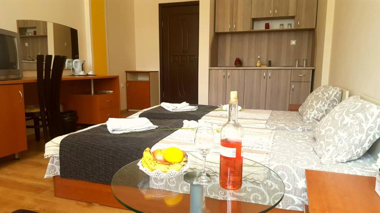 Family Hotel Solar Central Slantchev Briag Extérieur photo